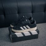 核心私 Adidas Grand Court Alpha 复古潮流休闲面包鞋 原装纯原级 生生不息的经典之作，短绒麂皮面料，质感满满。 加厚了中底，提供出色的缓