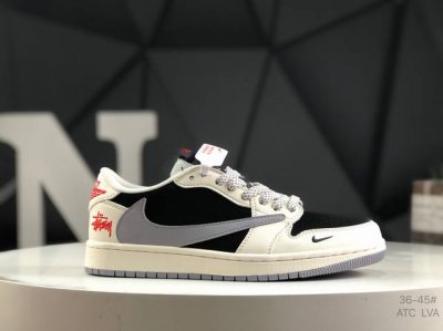公司级带半码 Air Jordan 1 Low 低帮 Aj1 乔丹1代 Aj1 乔1 低邦 乔丹篮球鞋系列 鞋身采用皮革勾勒轮廓,白色鞋面与鞋身两侧Swoosh