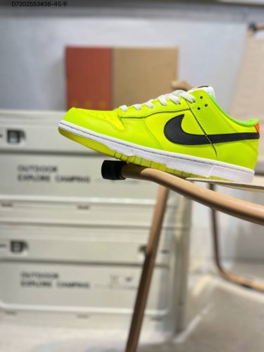 100 福利特价耐克Nike Dunk Low 板鞋Sb系列经典百搭休闲运动板鞋加厚鞋舌的填充，使舒适性大大提升，同时也更方便穿脱中底部分则加入了脚感柔软舒适Z