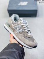 Nb 574 新百伦 New Balance Nb 574系列舒适百搭复古拼接时尚休闲运动鞋。New Balance 的 574 具有识别性和持久流行性，从它作