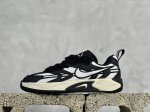 FUTURA x Nike Jam 系列 采用鞋面合成皮革与网眼布设计 以便于运动员在霹雳舞运动中的保护和耐穿 中底设计细节采用翻转SWOOSH设计 使得倒立动