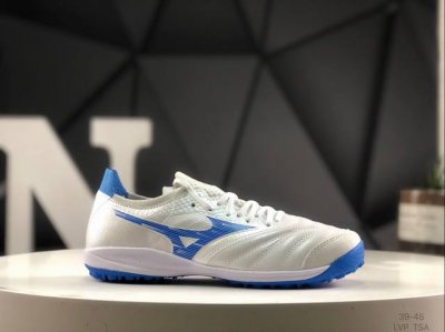 合集210 美津浓 Morelia Sala Japan足球鞋 使用了亮眼的“白/蓝/红”配色，外观出众球鞋继承了Morelia系列的经典外观，真皮鞋面搭配短鞋