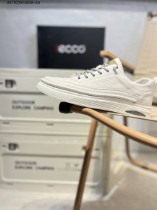 Ecco爱步男鞋轻便透气舒适耐穿 亲肤吸汗舒适内里 防滑防磨 持久干爽 简约粗绳系带 穿脱更加方便 柔韧防滑大底 鞋底立体凹槽 凹凸花纹加持 增强防滑减震性能
