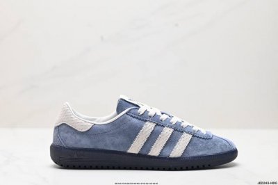 公司级adidas Originals Bermuda 绒面麂皮防滑耐磨轻便低帮板鞋 整双鞋以传统的低帮呈现的清新造型 鞋身以细腻的绒面麂皮 包裹保证优秀质感的