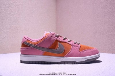 耐克Nike Sb Dunk Low Sb 系列扣篮系列复古低帮休闲运动滑板板鞋。采用脚感柔软舒适Zoomair气垫，有效吸 收滑板等极限运动在落地时带来的冲击
