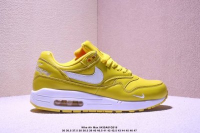 公司级Nike Air Max 1 耐克气垫 缓震 耐磨运动鞋 鞋身材质均选择皮革 织物 麂皮多种材质覆盖 保证质感的前提下 层次感也相当不错 带有开窗式 Ai