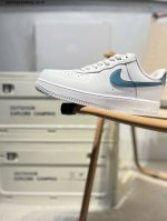 130 耐克 Nike Air Force 1 '07空军一号 百搭休闲运动板鞋。柔软、弹性十足的缓震性能和出色的中底设计，横跨复古与现代的外型结合，造就出风靡