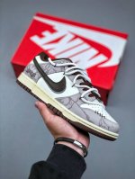 Nike Dunk Low 考拉派对 破碎网格 美式复古 低帮休闲板鞋 Dd1503-124 #配色灵感来源于复古机能风，选择了黑棕色做旧风格为底，解构贴皮点缀