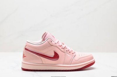 270 公司级Jordan Air Jordan 1 妙笔生花觅迹百搭 减龄潮流防滑耐磨 低帮复古篮球鞋 粉色鞋面搭配玫红色果冻胶大底整双鞋都是粉粉嫩嫩的 货号