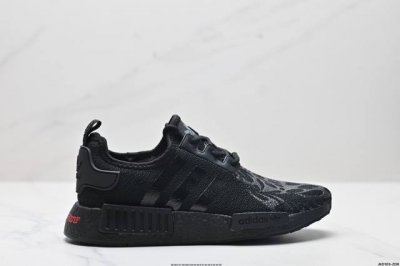 公司级Ad Boost Nmd R1 经典跑鞋系列全新配色 弹力针织鞋面 原装高弹Boost颗粒大底 缓震性能卓越 体质轻盈且抗冲击 整双鞋子的透气性和舒适度完