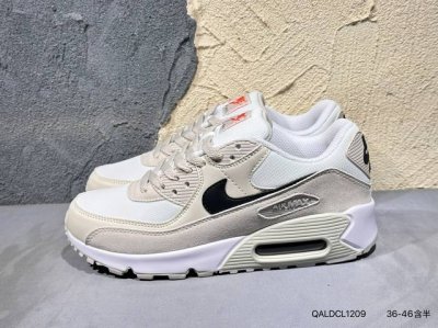 新品上市#耐克 Nike Air Max 90 Nrg Desert Sand 复古气垫百搭休闲运动慢跑鞋。在Air Max 1的基础上改进而得，增加了气垫面积