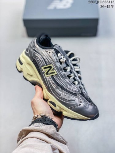 新百伦New Balance 0 系列低帮复古老爹风休闲运动跑步鞋 New Balance 在不同配色上其鞋面材质呈现不同感觉，无论是运动风抑或是高级质感，都让