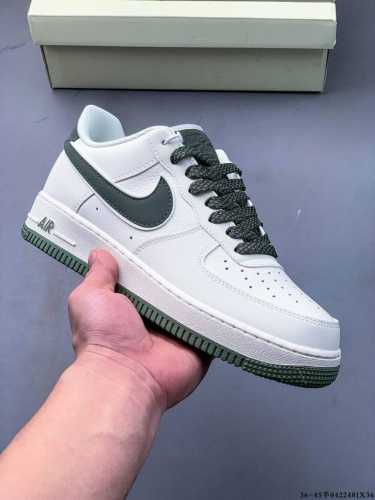 原楦数据纸版，采用硬质优质皮革鞋面材质，内置全掌Air Sole气垫。耐克 Nike Air Force 1 Low 空军一号低帮百搭休闲运动板鞋 042248