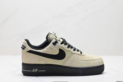 230 真标耐克Nike Air Force 1’07 Lx空军一号低帮百搭休闲运动板鞋。柔软、弹性十足的缓震性能和出色的中底设计，横跨复古与现代的外型结合，造