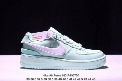 耐克 Nike Air Force 1 ’07 空军一号低帮百搭休闲运动板鞋。柔软、弹性十足的缓震性能和出色的中底设计，横跨复古与现代的外型结合，造就出风靡全球