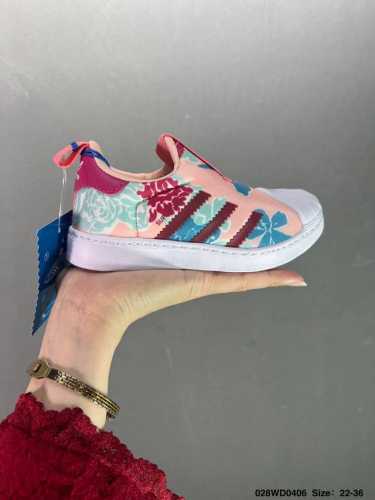 萌娃童鞋adidas 阿迪达斯 三叶草 Superstar 360 Sandai C弹力织物面鞋面 中大童板鞋 缓震性能卓越 体质轻盈且抗冲击 整双鞋子的透气性