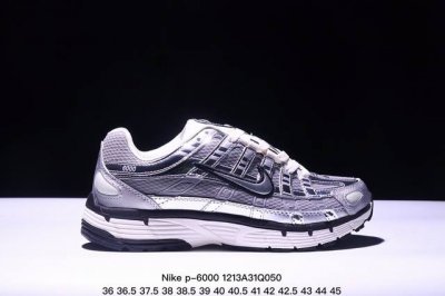 耐克nike P-6000 跑鞋内外侧都用了红色的钩子，采用透气材料，搭配匠心覆面，再现千禧年代的跑鞋风格，塑就大气外观。鞋款秉承 Nike Pegasus 2