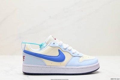 真标耐克 Nike Court Borough Low 2低帮百搭透气休闲运动板鞋，经典耐用的设计，兼顾舒适脚感和出众风范，演绎匠心之作。结构性的支撑贴合感结合