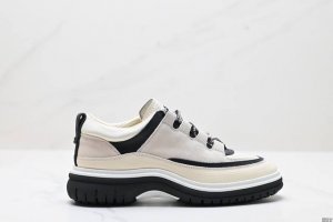 530 公司级Chanel香奈儿 25C 系带平底 低帮 生活休闲鞋 简约大方的造型设计 给人以随性休闲的时尚格调 穿着舒适轻便 运动灵活自如 满足日常个性穿搭