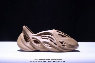阿迪Yeezy Foam Runner ”Mineral Blue “ 椰子洞洞鞋 一体注塑成型 模具前后修改8 9次 精密度要求高 密度克重同步 不存在偷工减