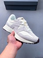 new Balance Ms327系列复古休闲运动慢跑鞋 原鞋打版 细节完美 采用尼龙及猪巴革麂皮物料拼接构成#中底高弹pu材质及满丁防滑橡胶外底上世纪 70