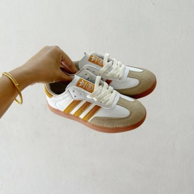 Adidas德训儿童板鞋 SIZE:24-35码 全网的爆炸款 被问疯的儿童德训鞋！！舒适百搭天花板可盐可甜的潮流气息，看上直接打包带走！ 这双鞋请务必收下！时