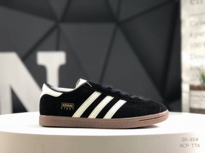 阿迪达斯 Adidas Stadt经典麂皮薄底运动板鞋 T头鞋 皮革和绒面革经典运动鞋以典藏足球鞋为灵感这款Stadt经典运动鞋植根足球传统，以别致皮革鞋面和绒
