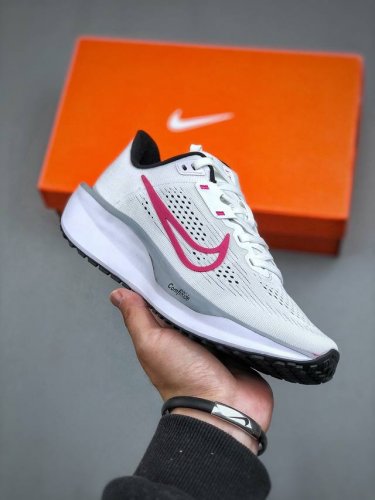Nike Quest 6 耐克极致系列减震轻便跑鞋 Fd6033-102 尺码：36 36.5 37.5 38 38.5 39 40
