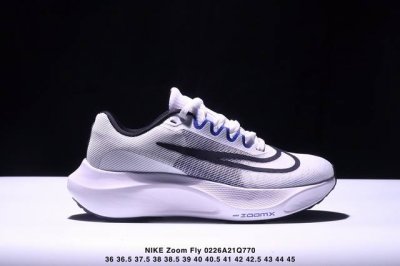耐克 Nike Zoom Fly 5 运动鞋男女士公路跑鞋竞速跑步鞋厚底增高老爹鞋。采用耐用的设计，不仅可以部署在您最喜欢的比赛的起跑线上，还可以部署在征服后的