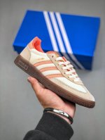 Adidas Handball Spezial 阿迪达斯经典款反毛皮复古休闲板鞋 米白粉皮面生胶 Jh6 尺码：35-45 半