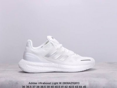 公司级阿迪达斯adidas Ultraboost Light W全掌爆米花休闲运动跑鞋。采用网材搭配反光皮革鞋面，配上stretchweb网格外底和boost中