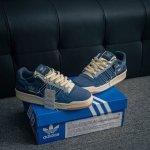 核心私 Adidas Forum 84 Low Cl三叶草低邦 经典魔术贴复古板鞋 男女潮流头层皮休闲鞋 货号：Gw0298 尺码：36 36.5 37 38