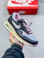 耐克 Nike Air Max1 Sp混合科技 透气后掌半气垫慢跑鞋 兼具非凡优质外观和出色穿着体验！性能出众的一双透气鞋面后置半掌气垫运动鞋。货号：Dc533