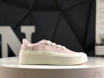 阿迪达斯 Adidas Labcourt 百搭休闲轻松舒适 耐磨透气低帮 板鞋 男女同款 鞋面使用了绒毛麂皮 ，鞋面和鞋底连接处使用了包边处理，看起来更加精致有