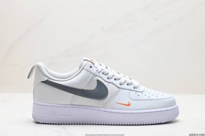 公司级nike Air Force 1 Low 原楦头原纸板 打造纯正低帮空军版型 专注外贸渠道 全掌内置蜂窝气垫 原盒配件 原厂中底钢印、拉帮完美 官方货号: