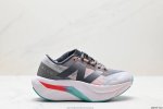 公司级new Balance Fuelcell Supercomp Elite V4 运动舒适耐磨 低帮休闲跑步鞋 男款 新款的elite V4，在鞋面和鞋底都