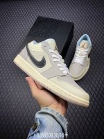 Air Jordan 1 Low Se 沙堆白 棉布白 冰川蓝 黑 穿上特别版air Jordan 1 Low Se 运动鞋，彰显非凡型格。优质皮革鞋面，沿袭j