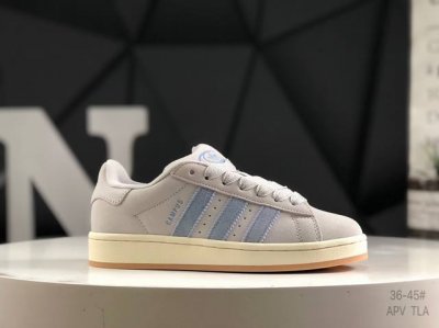 阿迪Adidas Campus Oos减震防滑耐磨 低帮 板鞋，鞋头出色设计,塑就出众贴合感。鞋身运用简洁的色彩进行搭配,缔造简洁利落外观和出众脚感。鞋底耐磨材