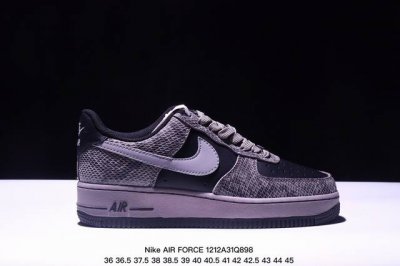 公司级耐克nike Air Force 1 Mid 07 空军一号中帮百搭休闲运动板鞋。柔软、弹性十足的缓震性能和出色的中底设计，横跨复古与现代的外型结合，造就