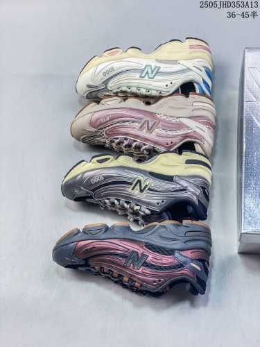 新百伦New Balance 0 系列低帮复古老爹风休闲运动跑步鞋 New Balance 在不同配色上其鞋面材质呈现不同感觉，无论是运动风抑或是高级质感，都让