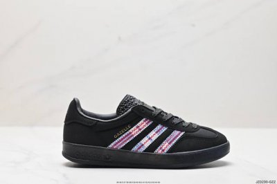 公司级adidas Originals Gazelle Indoor 三叶草休闲防滑耐磨低帮板鞋 鞋头出色设计 塑就出众贴合感 稳固的后跟贴合足部曲线设计 软弹