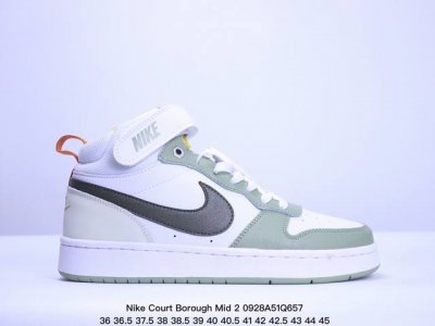 Nike 耐克 男女鞋真标半码制，升级原楦原纸版开发，采用同源一致修面牛培皮革鞋面材质，结合前掌鞋侧的穿孔设计，橡胶外底很好的耐磨性和抓地力经典校园配色，耐克n