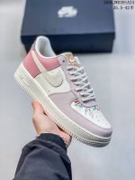 真标带半码 耐克 Nike Air Force 7 空军一号 Af 1 低帮 厚底增高百搭 休闲运动板鞋。柔软、弹性十足的缓震性能和出色的中底设计，横跨复古与现