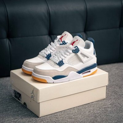 核心私 Nike Sb X Air Jordan Aj4 联名海军蓝 白蓝 重点区分市面 唯一正确细节 后跟饰片中心位置有合模线 超弹硅胶材质 内层不织布补强