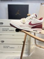 Air Jordan Legacy 312 乔丹篮球鞋系列 号称 “最强三合一” 的 Jordan Legacy 312，自然有着杂交结合的设计，它的名字就展现