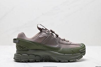 公司级耐克Nike Zoom Vomero Roam 马拉松复古跑五代休闲运动慢跑鞋 采用环保纤维革饰片组合网眼布鞋面材质 升级正确后跟Tpu加固 耐弯折热塑框
