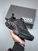 Ecco爱步Biom真皮运动鞋 防滑健步慢跑鞋 健步探索系列热门款式 牛皮加网鞋面，纹理自然，柔韧耐穿 直接注塑工艺连接鞋面与鞋底 一体成型，合脚耐穿 橡胶外底