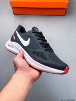 耐克Nike Air Zoom Structure 7X 网面透气跑鞋 原装组合大底 采用透气网眼鞋面搭配外翻式鞋口，为脚跟区域营造出色舒适度，而在鞋底部分，搭