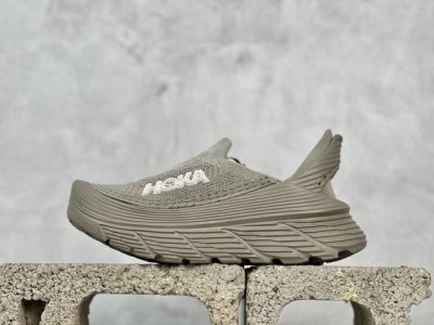 放店私 Hoka One One Restore Tc 一脚蹬徒步舒适缓震运动鞋 继承了 Hoka One One标志性的缓冲中底，兼具轻盈脚感和出众缓震。Ne