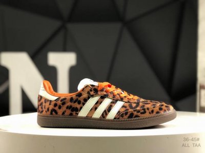 130 addis Original Samba Og 复古桑巴板鞋 这款桑巴鞋展示了高质量的工艺 带有装饰的超锁缝制和无缝的手感 柔软、柔软的皮革造型和标志性